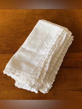 Set of 4 Vintage White Cotton Napkins with Crocheted Borders 15.5” x 14.5”